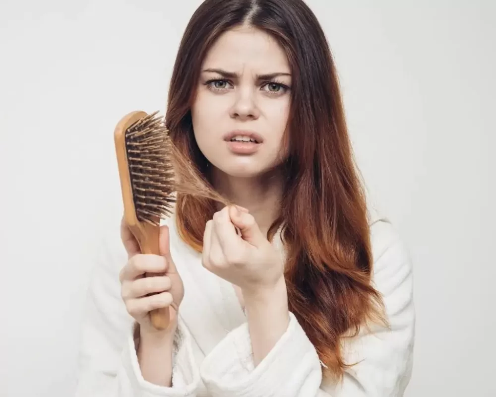 Queda de Cabelo no Pós-Parto: Muito Além da Biotina